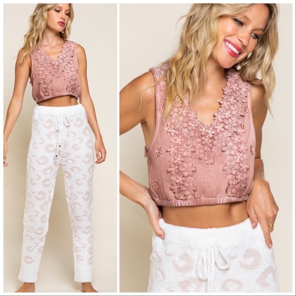 POL Keep it Classy Crop Top - Picture 10 of 16